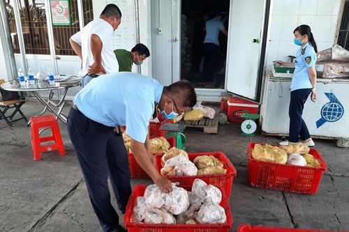 Phát hiện gần 3,5 tạ đùi gà, móng trâu, má heo không rõ nguồn gốc