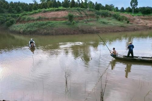 Đi câu cá, 3 học sinh tiểu học đuối nước thương tâm ở Đắk Lắk