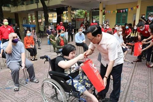 Tháng Nhân đạo: Hướng về ngư dân nghèo và trẻ em nghèo, khuyết tật