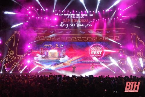 Khán giả Sầm Sơn tiếp tục bùng nổ với đêm nhạc SunFest Thanh Hóa chủ đề 'Gặp lại thanh xuân'