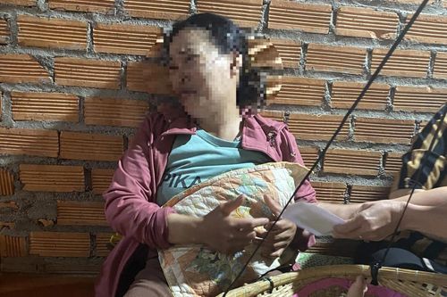 Bố mẹ gục ngã khi cả 3 con trai đều đuối nước