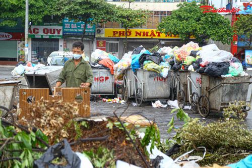 Hà Nội: Xe rác lấn chiếm lòng đường gây mất ATGT, ô nhiễm môi trường