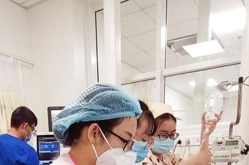 Mẹ 'tranh thủ' một chút, con ngã ao đuối nước nguy kịch
