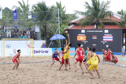 Bóng ném bãi biển nam Việt Nam chạm một tay vào HCV SEA Games 31