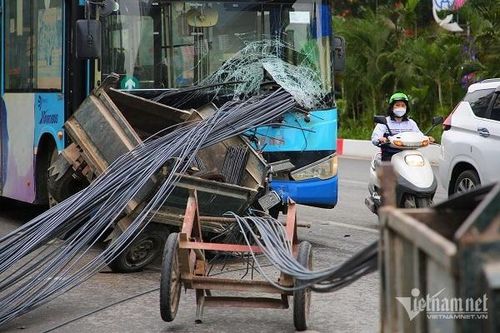 Xe ba bánh tự chế vẫn tung hoành khắp phố Hà Nội