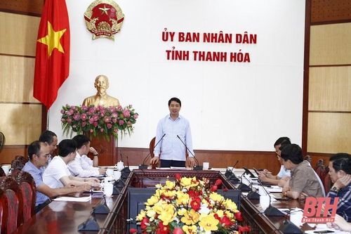 Phó Chủ tịch UBND tỉnh Lê Đức Giang nghe báo cáo tình hình thực hiện Dự án Khu liên hợp xử lý chất thải rắn sinh hoạt TP Thanh Hóa và vùng phụ cận