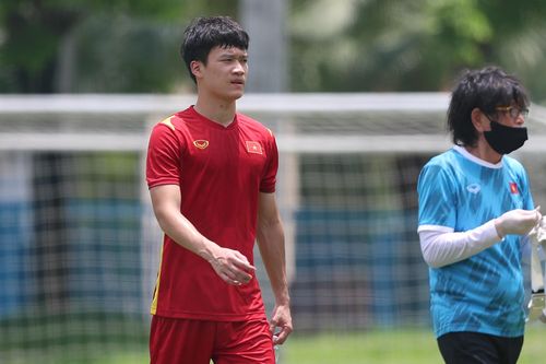 Hoàng Đức nghỉ sớm ở buổi tập của U23 Việt Nam
