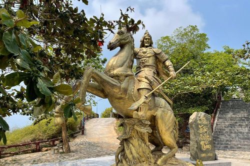 Tượng Đức Thánh Trần ở Bà Rịa-Vũng Tàu không phải là hình ảnh sao chép Quan Vân Trường