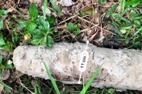 Thót tim với đầu đạn pháo cỡ 'khủng' tìm thấy ở đình làng tại TT-Huế