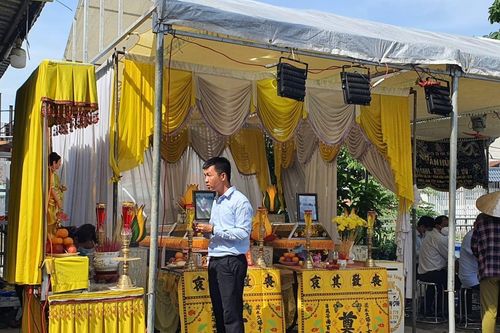 Nghẹn ngào đám tang hai đứa trẻ là anh em ruột tử vong dưới kênh nước ở TP.HCM
