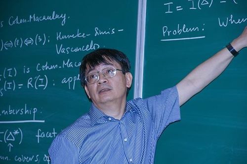 GS Ngô Việt Trung: Cho tự chủ đào tạo tiến sĩ giúp các 'lò ấp' hồi sinh