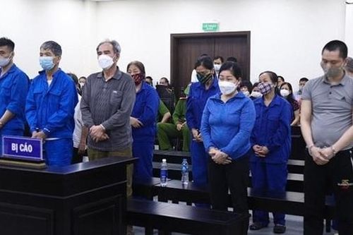 Chủ mưu vụ chiếm đoạt 22 tỷ đồng bỏ trốn, 11 đồng phạm lĩnh án