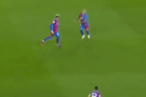 Trung vệ Barca nhập viện sau pha va chạm với đồng đội