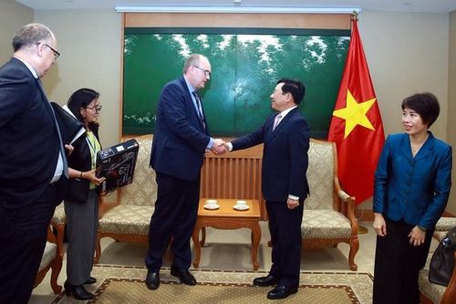 Phó Thủ tướng Thường trực Phạm Bình Minh tiếp Giám đốc vận hành Tập đoàn LEGO