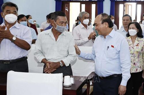 Chủ tịch nước Nguyễn Xuân Phúc tiếp xúc cử tri tại TP Hồ Chí Minh