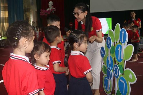 Thái Nguyên chú trọng giáo dục an toàn giao thông cho trẻ mẫu giáo