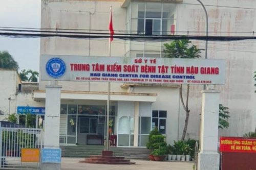 Vụ Giám đốc CDC Hậu Giang nộp túi quà 450 triệu: Tặng quà hay đưa hối lộ?