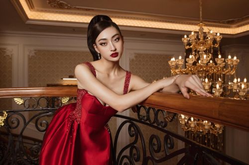 Hoa hậu Lương Thùy Linh hóa quý cô nước Pháp đầy khí chất