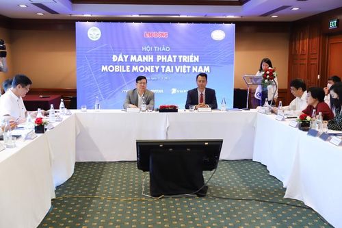 Mobile Money gặp khó khi 'sinh sau đẻ muộn'