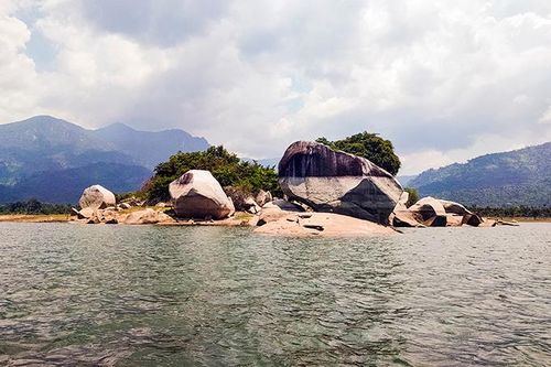 Khai mở tiềm năng du lịch Đá Bàn