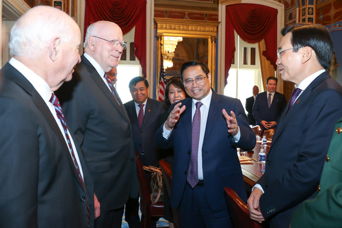 Thủ tướng Chính phủ Phạm Minh Chính gặp Chủ tịch Thường trực Thượng viện Patrick Leahy và các thượng nghị sĩ Hoa Kỳ