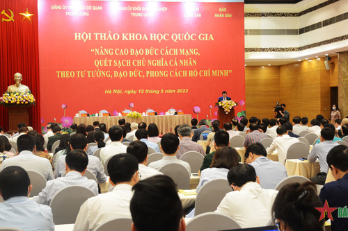 Nâng cao đạo đức cách mạng, quét sạch chủ nghĩa cá nhân