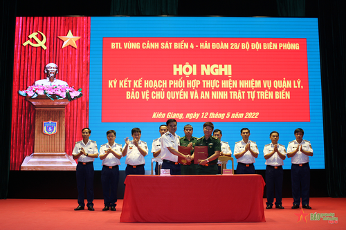 Ký kết kế hoạch phối hợp thực hiện nhiệm vụ quản lý, bảo vệ chủ quyền và an ninh trên biển