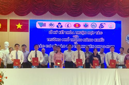 Xây dựng Trường Phổ thông Năng khiếu thành mô hình giáo dục phổ thông tiên tiến, tầm khu vực