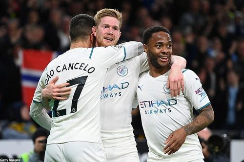 De Bruyne lập poker siêu hạng, Man City đến gần chức vô địch Ngoại hạng Anh