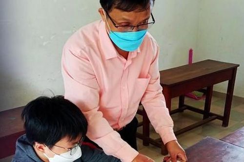 Cận cảnh những mô hình nổi dạy môn Sử độc đáo của thầy giáo khiếm thị