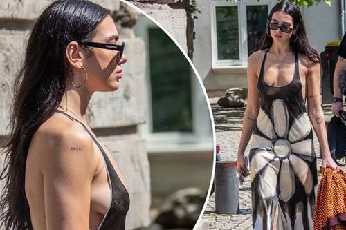 Dua Lipa không mặc nội y táo bạo trên phố