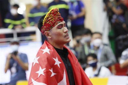 Dự 6 kỳ SEA Games mới giành vàng, nam võ sĩ Singapore bật khóc