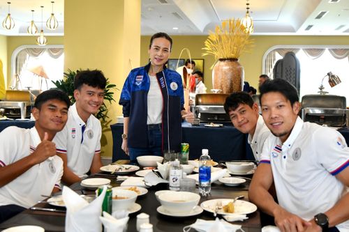 Madam Pang khen ngợi đồ ăn Việt Nam nhưng vẫn phải…tiếp tế