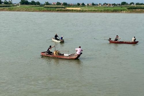 Cha mẹ bế tắc cuộc đời, sao nỡ tước mạng sống con thơ?