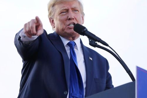Cựu Tổng thống Donald Trump bị phạt 110 nghìn đô