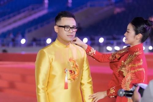 MC Đức Bảo, Phí Linh tung ảnh hậu trường trước lễ khai mạc SEA Games 31