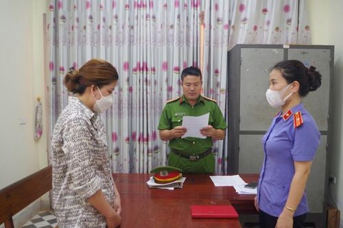 Phê chuẩn khởi tố dì ruột đánh cháu 4 tuổi nhập viện