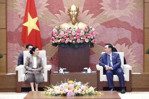 Chủ tịch Quốc hội tiếp Chánh án Tòa án Nhân dân tối cao Lào