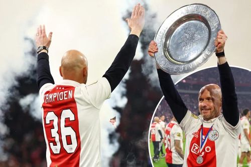 Ten Hag lên đường sang MU bằng danh hiệu Eredivisie thứ 3 liên tiếp
