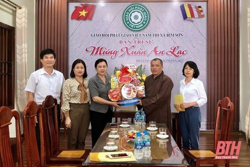 Ủy ban MTTQ tỉnh chúc mừng Đại lễ Phật đản 2022