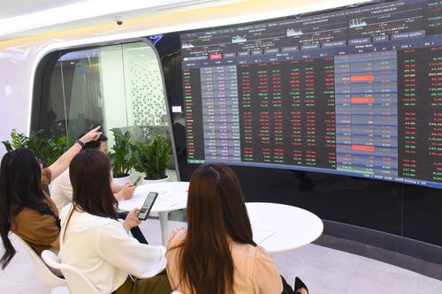 Ưu tiên giải pháp để thị trường chứng khoán ổn định trở lại, kiên định mục tiêu phát triển minh bạch, bền vững
