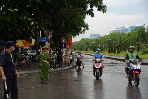 An ninh thắt chặt trước lễ khai mạc SEA Games, đội kỵ binh xuất hiện ở sân Mỹ Đình