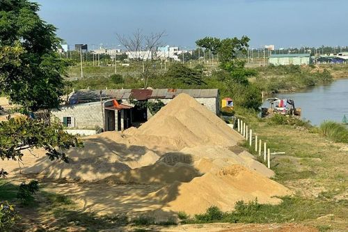 Nhiều bãi tập kết cát, bãi chứa vật liệu xây dựng trái phép, Đà Nẵng mạnh tay xử lý