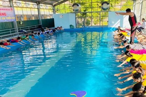 Đoàn viên, thanh niên đến từng nhà hỗ trợ thiếu nhi kỹ năng phòng, chống đuối nước