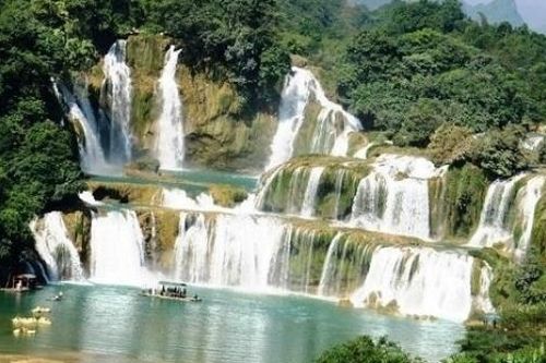 Ngỡ ngàng thác nước Chín Tầng đẹp như tranh vẽ ở Gia Lai