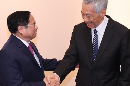 Thủ tướng đề nghị Singapore tăng học bổng đào tạo cán bộ quản lý của Việt Nam