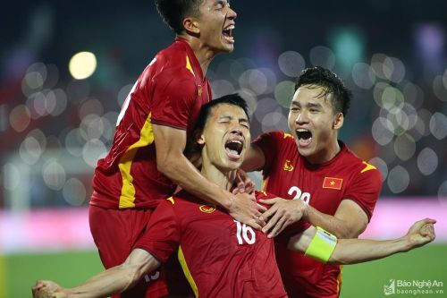 Đánh bại U23 Myanmar, U23 Việt Nam đặt một chân vào bán kết