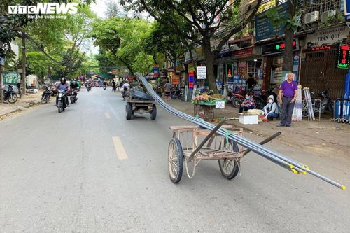 Tài xế lê 'máy chém' lộng hành khắp phố: CSGT Hà Nội nói gì?