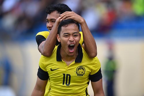 U23 Malaysia giữ ngôi đầu bảng sau trận hòa Singapore 2-2
