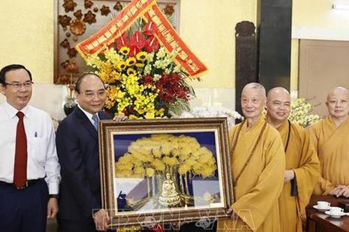 Chủ tịch nước chúc mừng chức sắc Giáo hội Phật giáo Việt Nam tại TPHCM